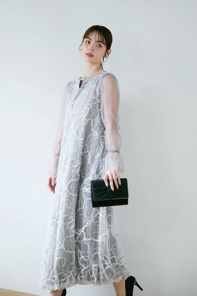 グレーのプルーム刺繍バルーンドレスの商品画像11