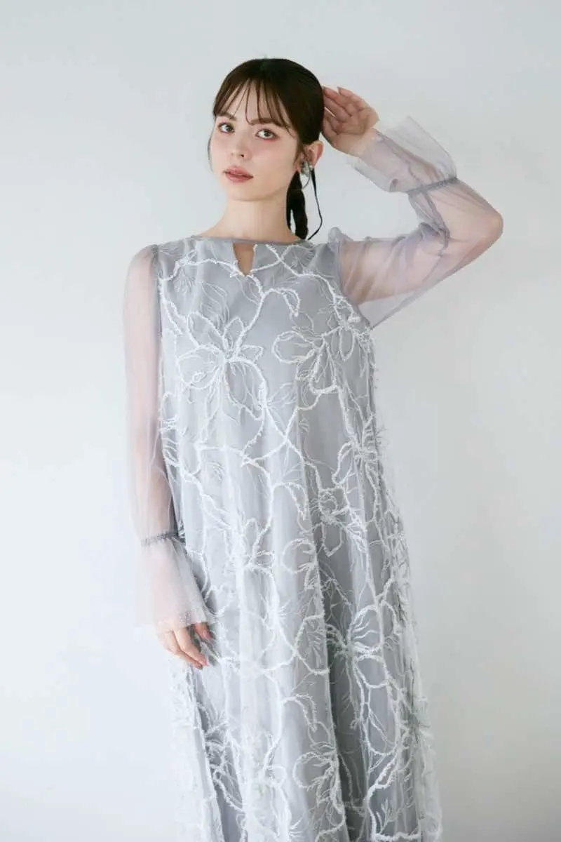 グレーのプルーム刺繍バルーンドレス | LE' RURE | M～マタニティ