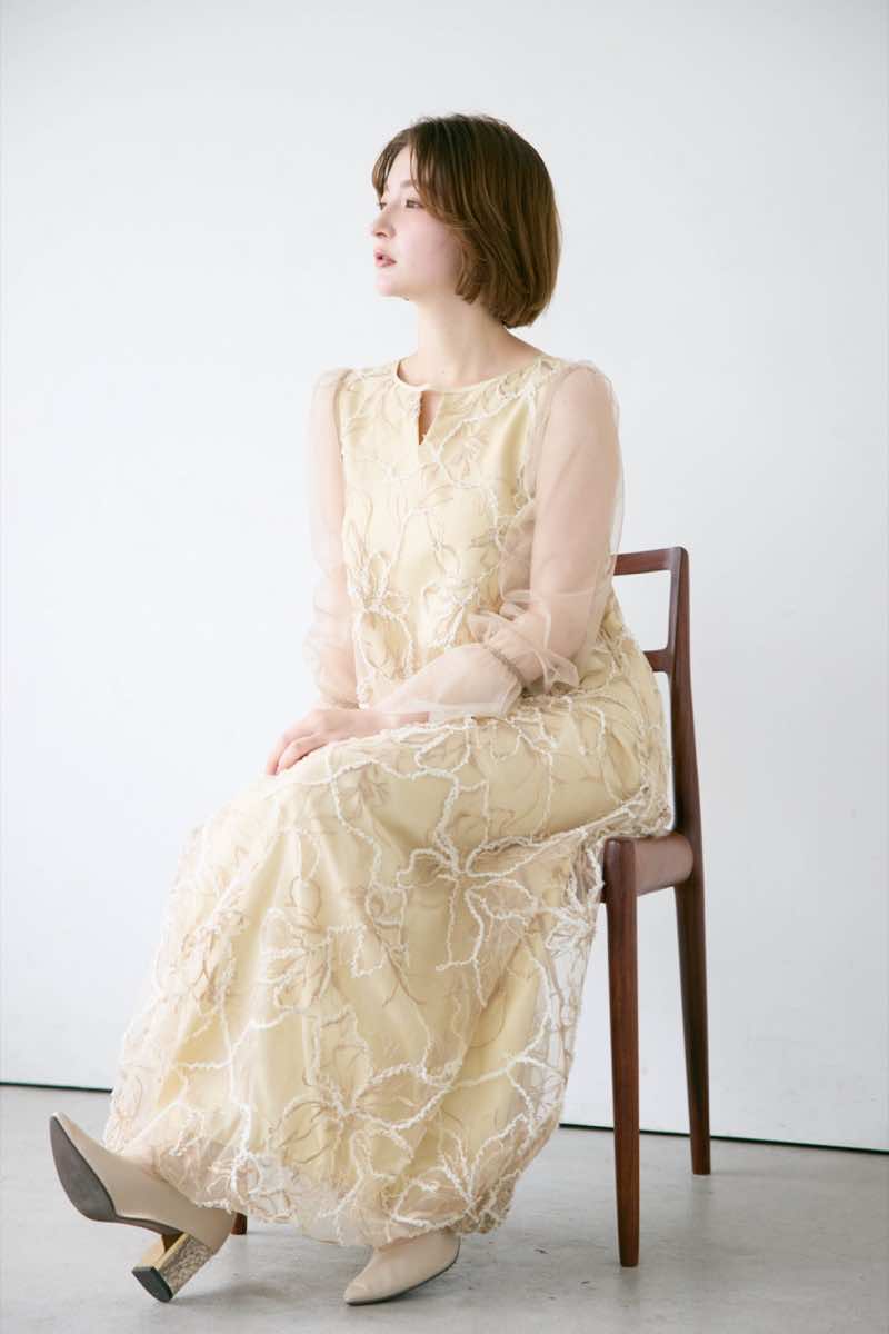 イエローのプルーム刺繍バルーンドレスの商品画像12
