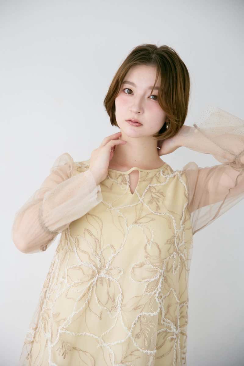 イエローのプルーム刺繍バルーンドレスの商品画像14