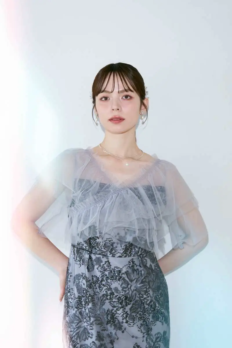 グレーのレイヤードチュールケープドレス | et.UNiVER | M | 結婚式