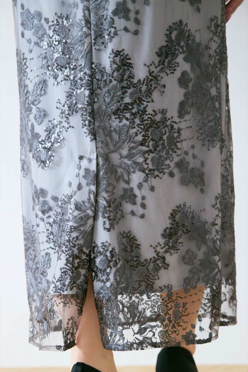 グレーのレイヤードチュールケープドレスの商品画像8