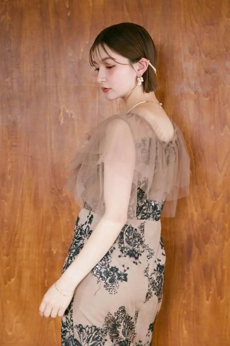 ベージュのレイヤードチュールケープドレス | et.UNiVER | M | 結婚式