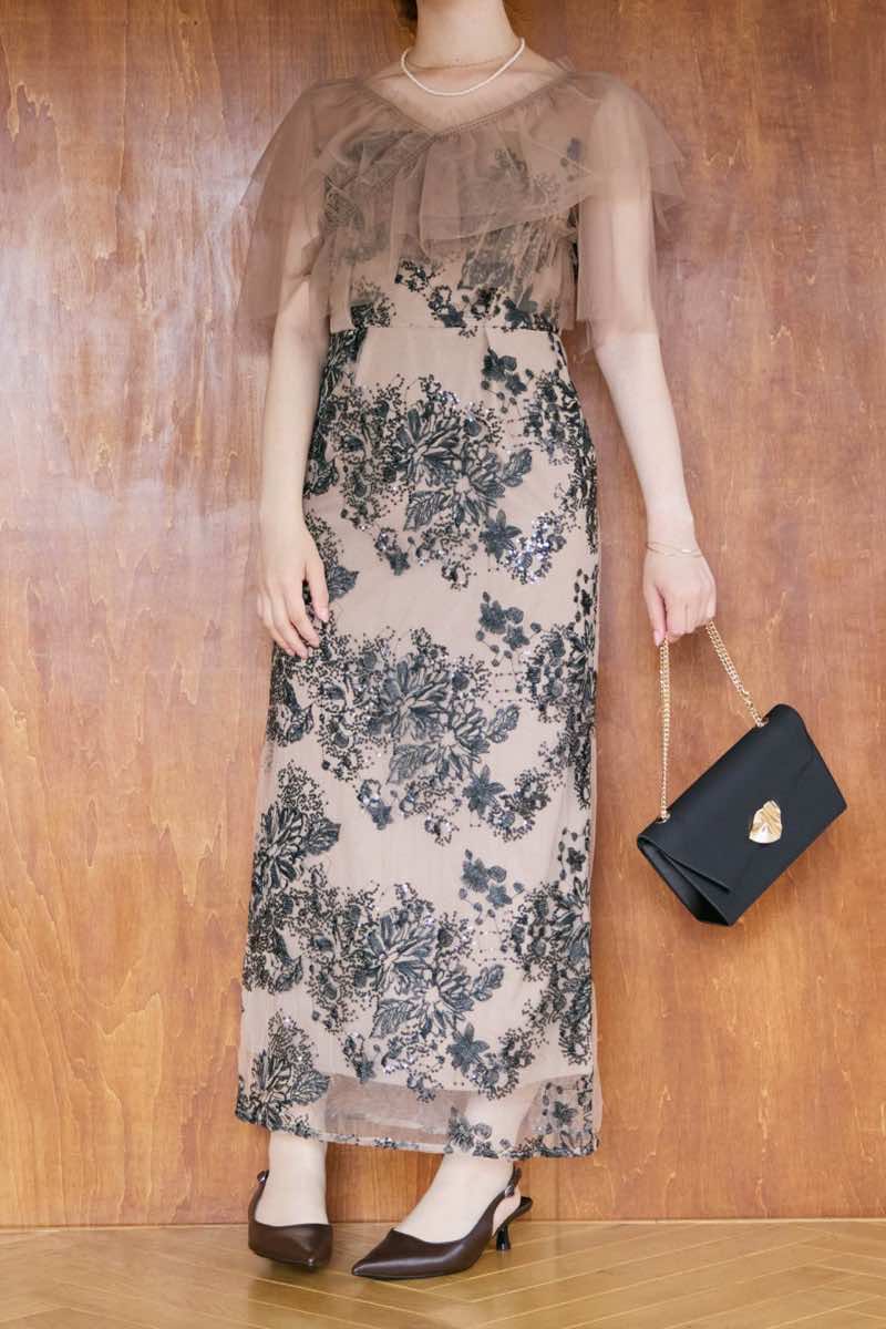 ベージュのレイヤードチュールケープドレスの商品画像13