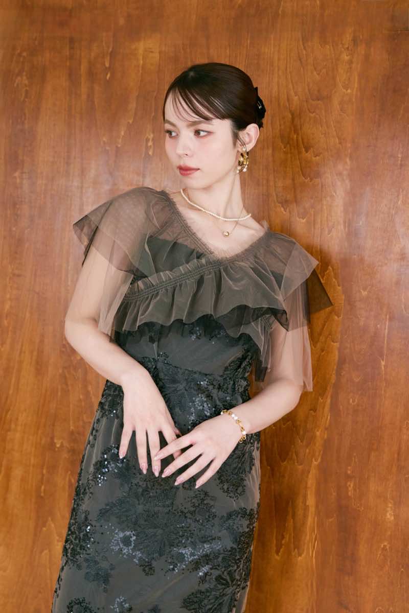 ブラックのレイヤードチュールケープドレスの商品画像15