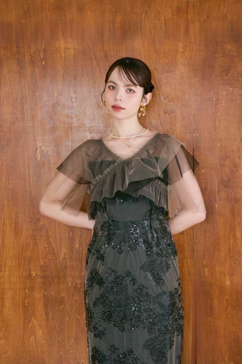 ブラックのレイヤードチュールケープドレスの商品画像9