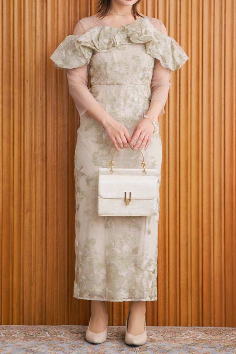 ベージュのブルーミングフラワードレスの商品画像13